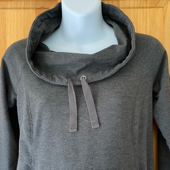 Maternity turtleneck sweatshirt - Picture 2 of 5